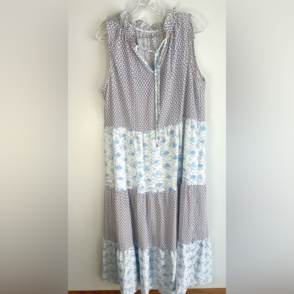 BoutiqueSleeveless Multi-Patterned Maxi Dress - Blue and White Size XL Quality